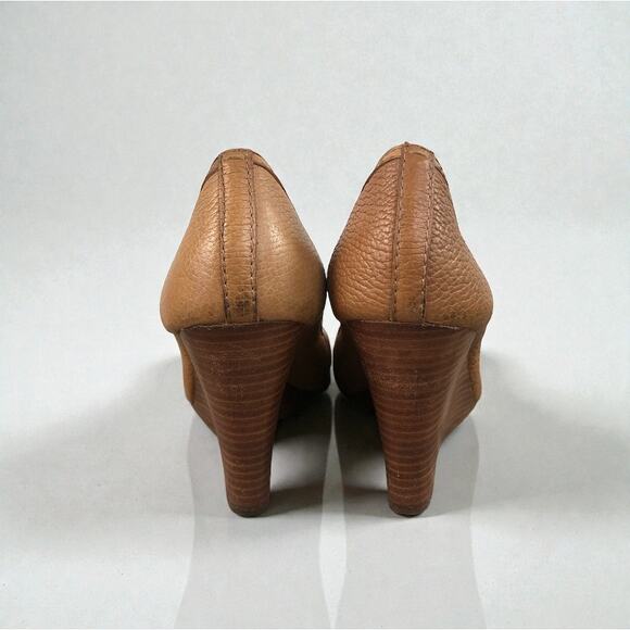 TORY BURCH Carnell Peep Toe Pebble Leather Wedge Pumps Sz 7M Brown Elegant Party - Picture 8 of 11